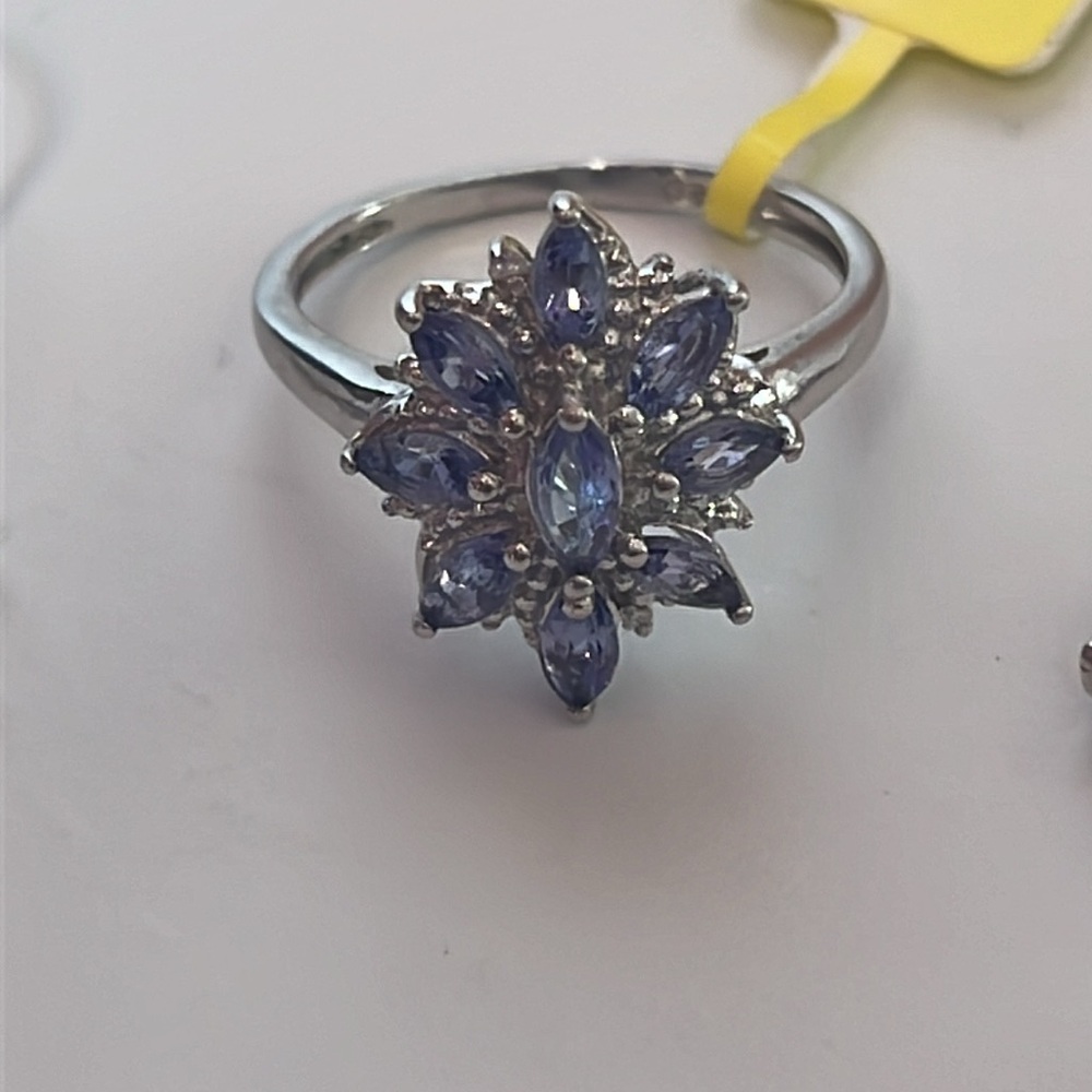 Jewelry set. Ring size 6, 18” necklace, and earrings. 925 silver. - Picture 2 of 8